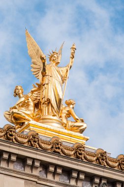 melek garnier opera de paris, Fransa (şiir charles gumery tarafından tepesinde altın heykeli)