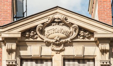 Üniversitesi Sorbonne, astronomi binanın üst disiplin işareti