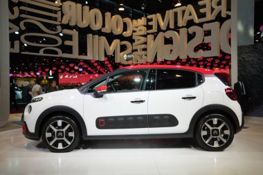 Paris, Fransa - 6 Ekim 2016: Çarpıcı yeni Citroen C3 Paris Otomobil Fuarı'nda tanıttı. Sadece beş kapılı hatchback kümesidir 