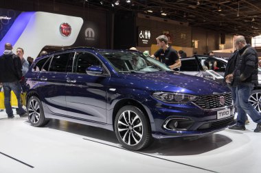 Paris, Fransa - 6 Ekim 2016: Fiat Tipo Paris Otomobil Fuarı'nda görüntülenir. Türkiye'de Fiat Egea olarak da bilinir, bir sedan kompakt arabadır.