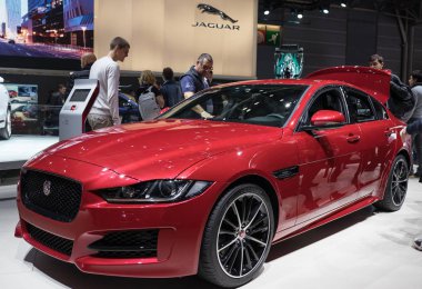 Paris, Fransa - 6 Ekim 2016: Paris Otomobil Fuarı. Yeni araba modelleri sunu