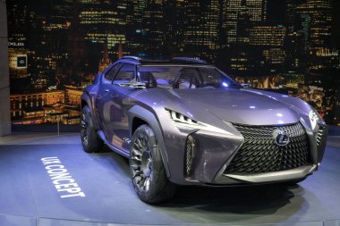 Paris, Fransa - 6 Ekim 2016: Paris Otomobil Fuarı. Yeni araba modelleri sunu