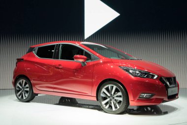 Paris, Fransa - 6 Ekim 2016: Paris Otomobil Fuarı. Yeni araba modelleri sunu