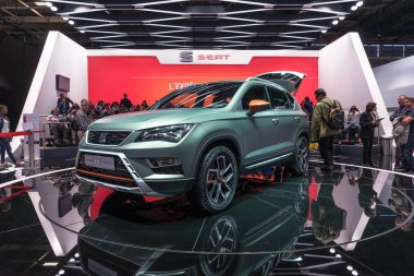 Paris, Fransa - 6 Ekim 2016: Yeni koltuk Ateca X-Perience Konsept Otomobili Paris Otomobil Fuarı'nda görüntülenir. Bu araba vitrinler potansiyel üretim araba