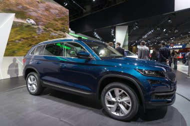 Paris, Fransa - 6 Ekim 2016: Skoda Kodiaq Paris Otomobil Fuarı'nda tanıttı. Skoda ilk tam boyutlu aile crossover olduğunu