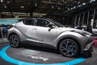 Paris, Fransa - 6 Ekim 2016: Paris Otomobil Fuarı. Yeni araba modelleri sunu