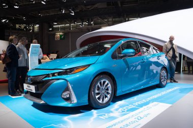 Paris, Fransa - 6 Ekim 2016: Paris Otomobil Fuarı. Yeni araba modelleri sunu