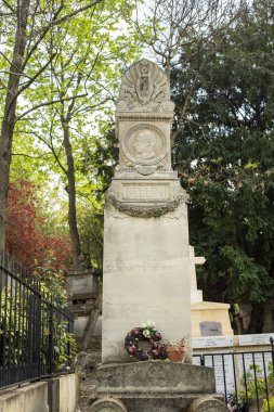Paris, Fransa - 29 Nisan 2016: Vincenzo Bellini'nın mezarı Pere Lachaise Mezarlığı. Vincenzo Bellini onun uzun akan melodik hatları için bilinen bir İtalyan opera bestecisi oldum