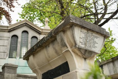 Paris, Fransa - 29 Nisan 2016: Moliere Pere Lachaise Mezarlığı'ndaki mezarı. Moliere bir Fransız oyun yazarı ve oyuncudur. O Batı Edebiyatı komedi en büyük ustalarından biri