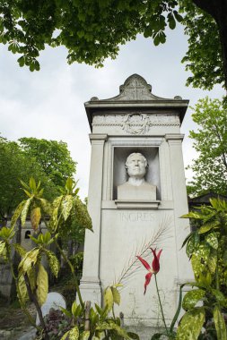 Paris, Fransa - 29 Nisan 2016: Jean Auguste Dominique Ingres mezar Pere Lachaise Mezarlığı. Jean Auguste Dominique Ingres bir Fransız ressam.