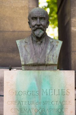 Paris, Fransa - 2 Mayıs 2016: Georges Melies mezar Pere Lachaise Mezarlığı. Georges Melies Fransız birçok teknik ve anlatı gelişmelere sinema önde gelen ünlü yönetmeni