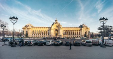 Paris, Fransa - 5 Aralık 2016: Panoramik Petit Palais (küçük Sarayı). 1900 Evrensel Sergi için inşa edildi, şimdi şehir, Paris Güzel Sanatlar Müzesi evler.