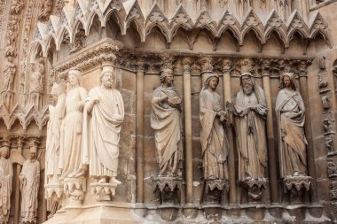 Heykeller, katedral, Notre-Dame, Reims, Fransa cephesinde old ones aksine geri
