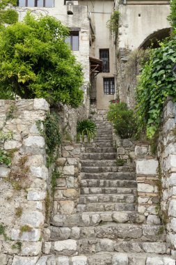 Tipik southearn görünümünü Fransa eski taş village saint paul de vence üzerinde birçok sanatçılar, ressamlar, heykeltıraşlar Fransız Rivierası sığınağıdır