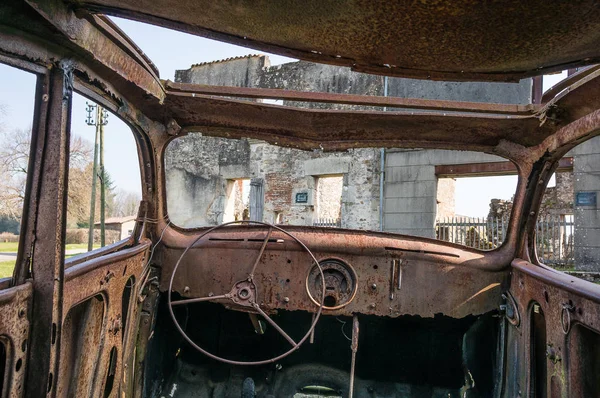 Oude Roestige Interieur Van Verlaten Vrachtwagen Oradour Sur Glane Frankrijk — Stockfoto