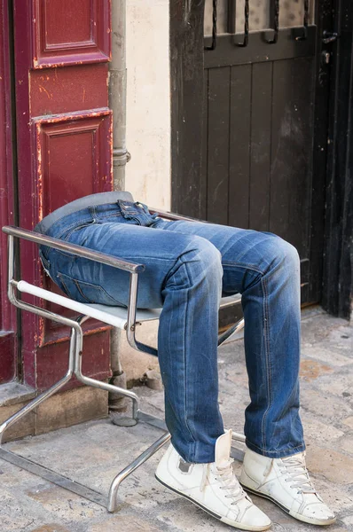 Patas Una Modelo Plástico Con Vaqueros Azules Calle Orleans Francia —  Fotos de Stock