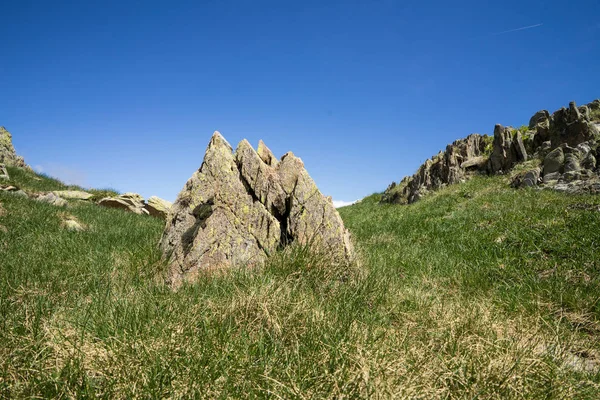 Gündoğumu, Pic du Midi d'Ossau (2884 m), bu Fransızca Pyrenees Ossau Vadisi'nde yukarıda yükselen bir dağdır