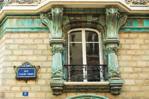 Windows Dekorerad Med Porslin Paris Frankrike — Stockfoto