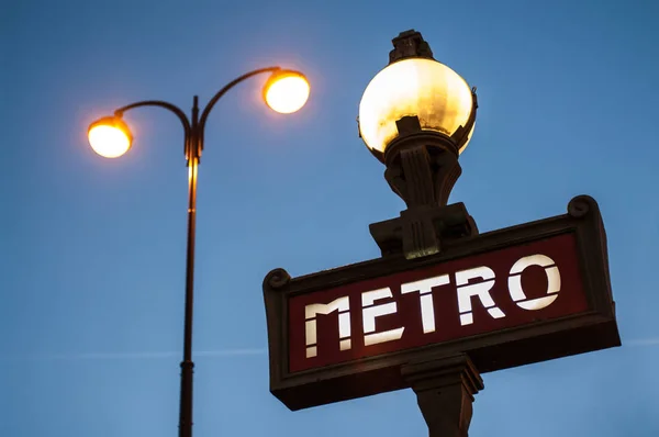 Παρίσι Μετρό Σημάδι Στιλ Νουβό — Φωτογραφία Αρχείου