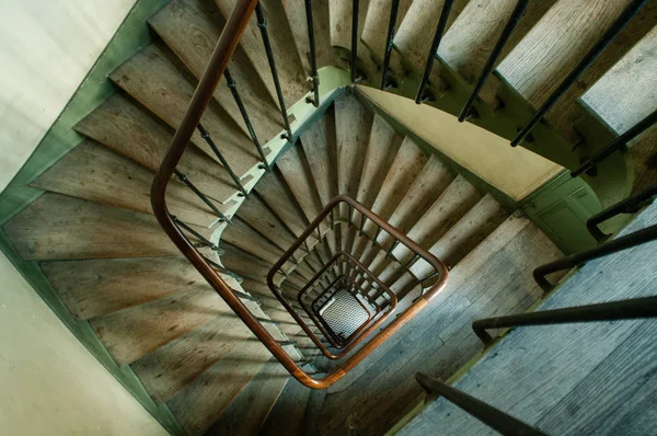 Escadaria Espiral Madeira Prédio Antigo Nancy França — Fotografia de Stock