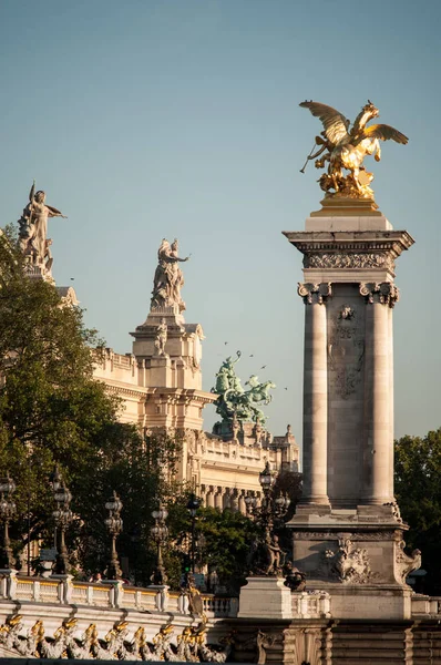 Gouden Sculptuur Een Kolom Van Brug Van Alexander Iii Ochtend — Stockfoto