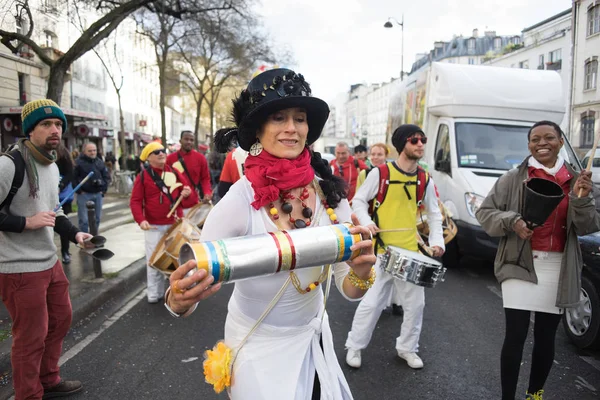 París Francia Febrero 2016 Bailarines Actuando Las Calles París Carnaval — Foto de Stock