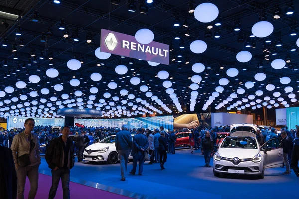 Paris France October 2016 French Automobile Manufacturer Renault Displays Cars — Stock Photo, Image