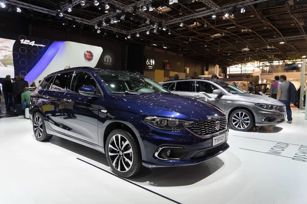 Paris, Fransa - 6 Ekim 2016: Fiat Tipo Paris Otomobil Fuarı'nda görüntülenir. Türkiye'de Fiat Egea olarak da bilinir, bir sedan kompakt arabadır.