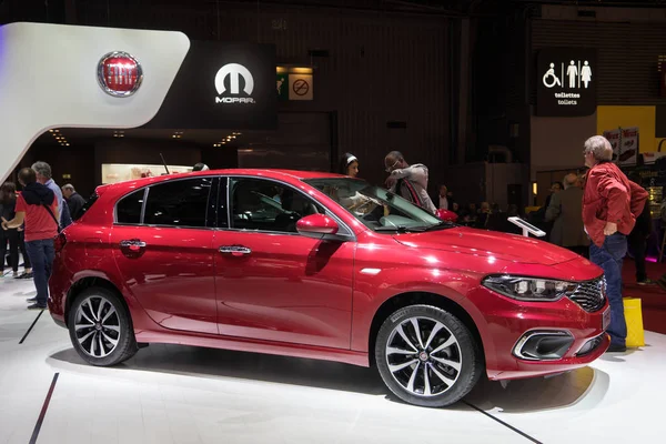 Paris, Fransa - 6 Ekim 2016: Fiat Tipo Paris Otomobil Fuarı'nda görüntülenir. Türkiye'de Fiat Egea olarak da bilinir, bir sedan kompakt arabadır