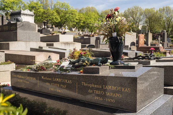 Paris France May 2016 Edith Piaf Grave Pere Lachaise Cemetery — стокове фото