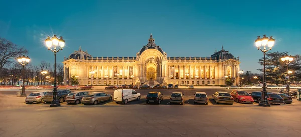 Paris, Fransa - 5 Aralık 2016: Panoramik Petit Palais (küçük Sarayı). 1900 Evrensel Sergi için inşa edildi, şimdi şehir, Paris Güzel Sanatlar Müzesi evler.