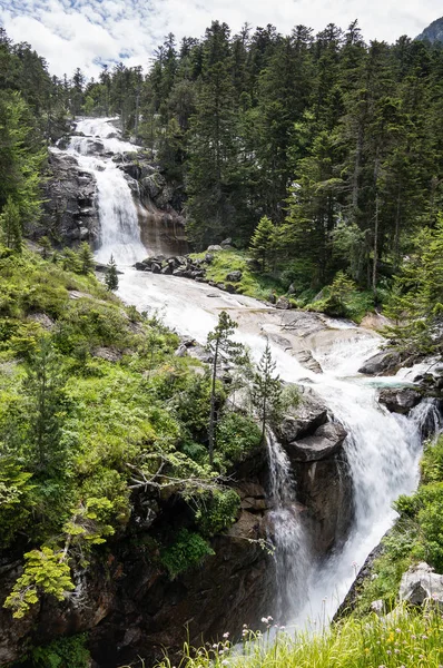 Cerisey Şelalesi, Koteretler, Hautes-Pyrenees, Fransa