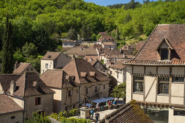 Saint Cirq Lapopie França Maio 2016 Turistas Vila Medieval Saint — Fotografia de Stock