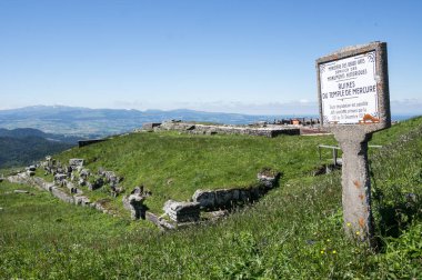 Harabe 'un Puy de Dome, Auvergne, Fransa tarihinde Merkür Tapınağı