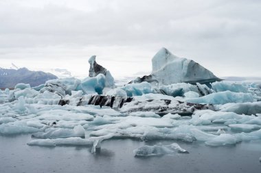 Jokulsarlon buzul göl, buzul Vatnajokull yakınındaki Adanın güneydoğu kesiminde yer alan buzdağı. Turistik