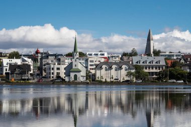 Reykjavik ücretsiz Kilisesi (Frikirkjan ben Reykjavik) Gölü Tjornin,