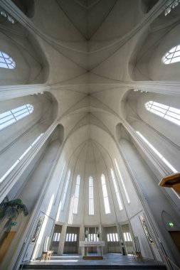 Reykjavik, İzlanda - 11 Ağustos 2017: TanımlıkHallgrimskirkja Katedrali, lutheran parish Kilisesi iç 
