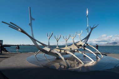Reykjavik, İzlanda - 11 Ağustos 2017: Anıt Reykjavik, İzlanda'daki Solfar veya Sun Voyager. Heykel 1971 yılında Jon Gunnar Arnason tarafından tasarlanmıştır