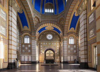 Milan, İtalya - 23 Şubat 2017: İç in ana binası, Cimitero Monumentale (Monumental Mezarlığı). Milan, İtalya en büyük iki mezarlıklarda biridir