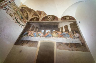 Milan, İtalya - 24 Kasım 2016: Çarmıha germe, Leonardo'nun son akşam yemeği manastır Santa Maria delle Grazie yemekhane içinde karşısında