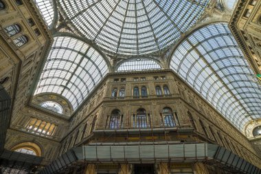 Milan, İtalya - 24 Kasım 2016: Cam kubbe Galleria Vittorio Emanuele, Milano, İtalya