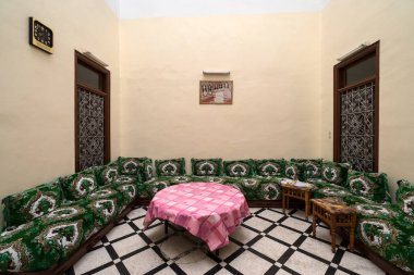 Fes, Fas - 9 Ocak 2017: Sıradan Müstakil ev iç. 