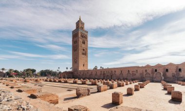 Koutoubia Cami veya Kutubiyya Camii, Marrakesh, Morocco'en büyük camisi olan