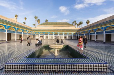 Marakeş, Fas - 2 Ocak 2017: güzel Bahia palace içinde çeşme ile. Bahia Palace bir Sarayı ve bahçeleri Marakeş, Fas bir dizi olduğunu