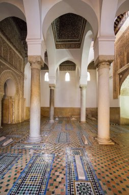 Marakeş, Fas - 3 Ocak 2017: Marakeş Saadian mezarların iç. Mezarlar Tarih sultan Ahmed El-Mansur andan geri ve 1917 yılında keşfetti.