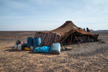 Issız bir köyde, Merzouga, Fas Berberi kampı