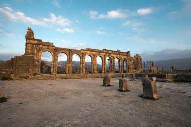 Volubilis harabelerde. Bir kısmen kazılan Berber ve Meknes şehir yer alan ve sık Moritanya İngiltere eski başkenti kabul Roma devri