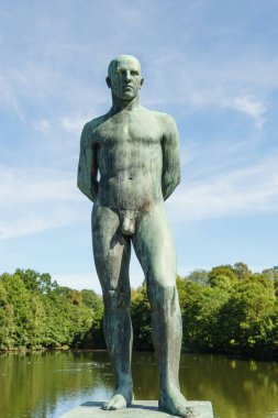 Oslo, Norveç - 13 Ağustos 2015: Gustav Vigeland (1869-1943) Vigeland Park heykelini
