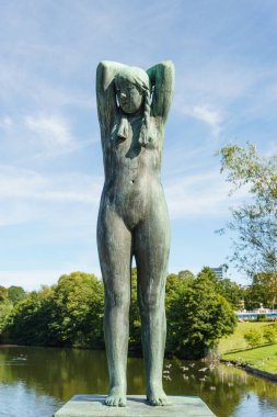 Oslo, Norveç - 13 Ağustos 2015: Gustav Vigeland (1869-1943) Vigeland Park heykelini