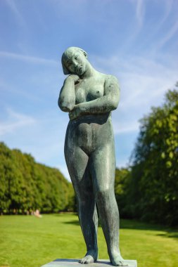 Oslo, Norveç - 13 Ağustos 2015: Gustav Vigeland (1869-1943) Vigeland Park heykelini